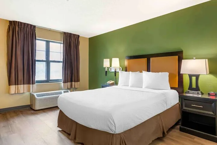 Room 4 of 34