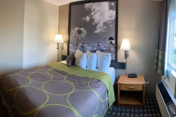 Room 3 of 44