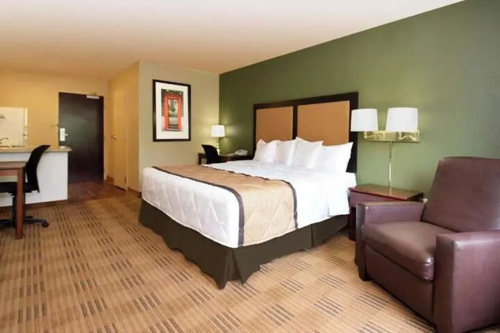 Room 4 of 36