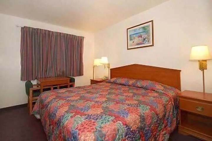 Room 4 of 32