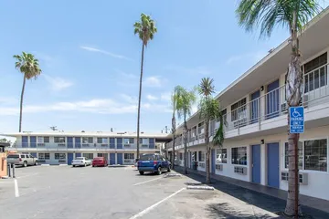 Motel 6 Bakersfield CA - Central