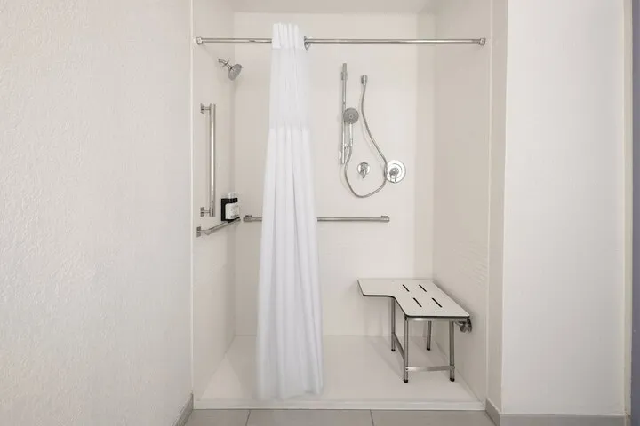 Room 2 of 10