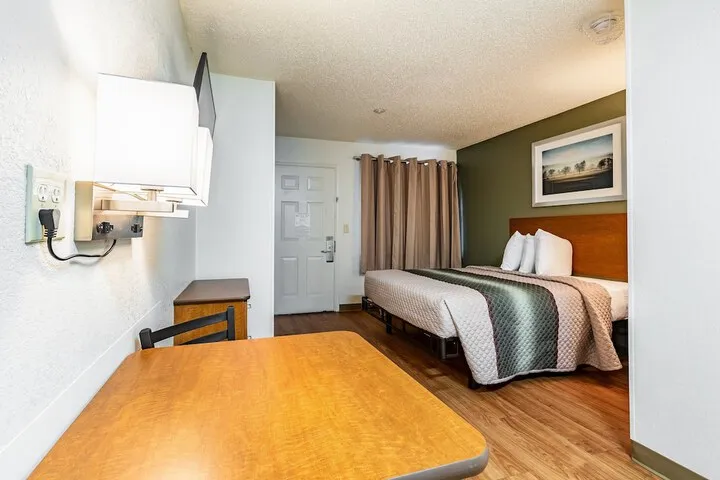 Room 5 of 30