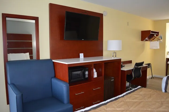 Room 4 of 23