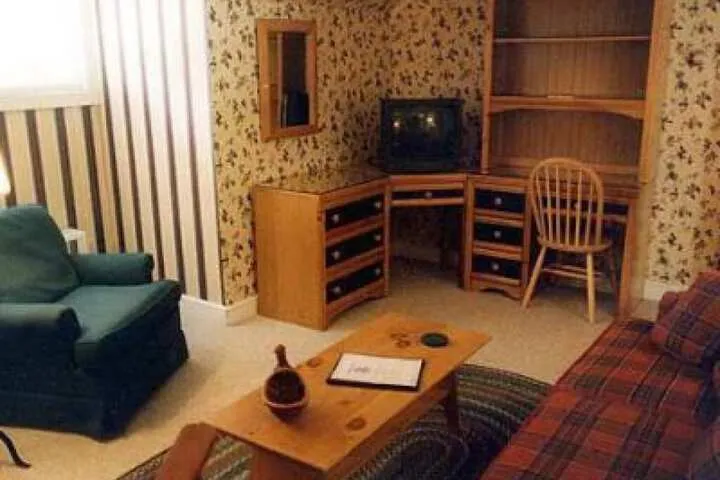 Room 3 of 83