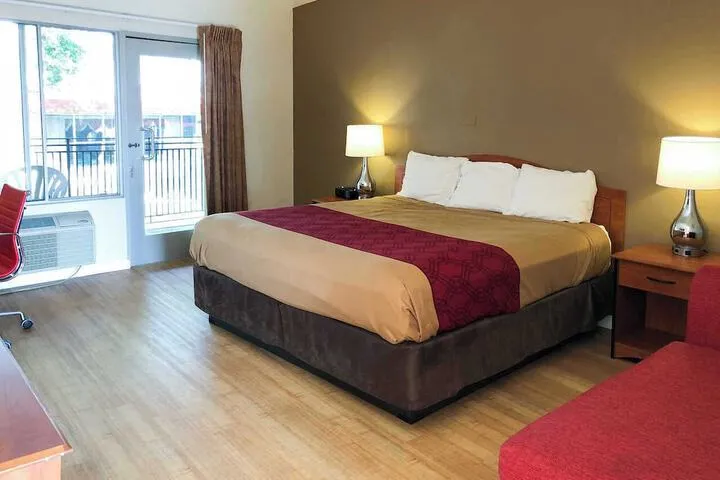 Room 2 of 7