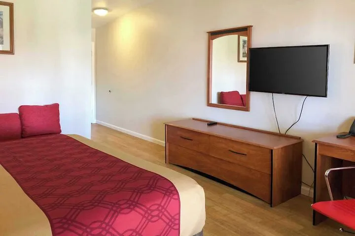 Room 4 of 7