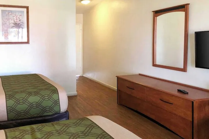 Room 5 of 7