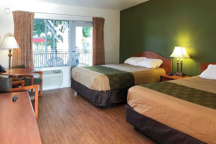 Room 3 of 7