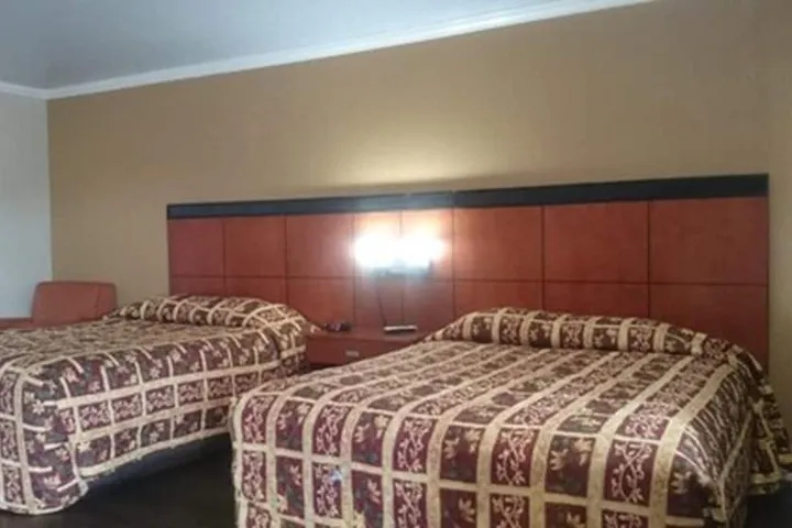 Room 5 of 18