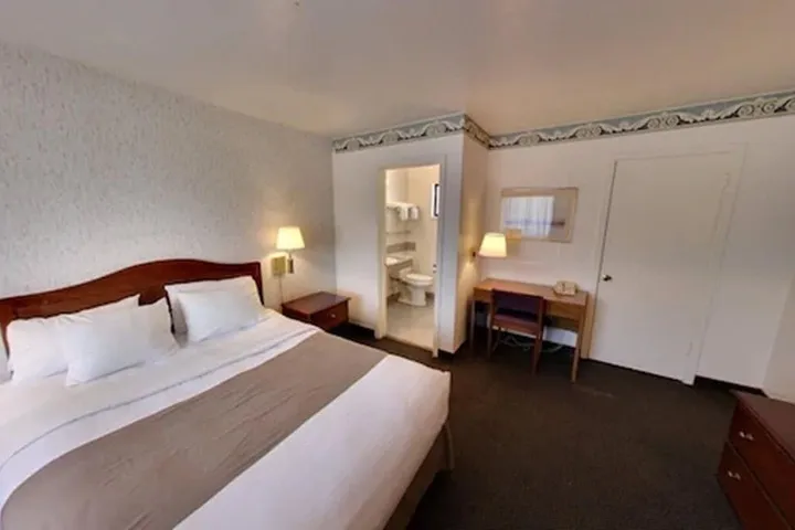 Room 2 of 18