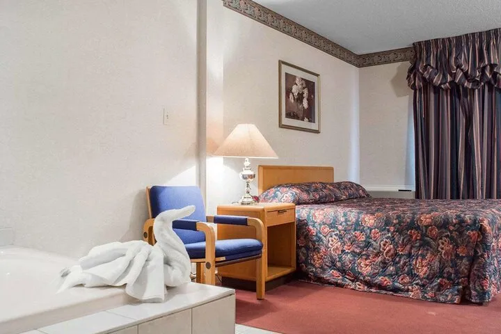 Room 4 of 19