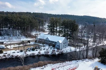 Riverhouse by Weekender (Formerly Jack Daniels Inn)