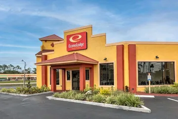 Econo Lodge Inn & Suites Maingate Central