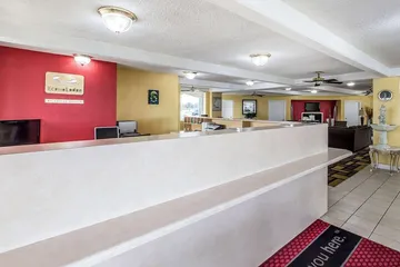 Econo Lodge Byron near Historic District - Warner Robins