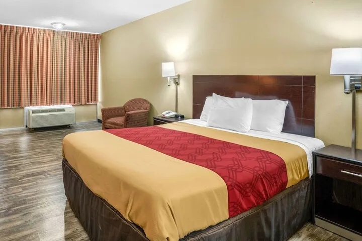 Room 4 of 20