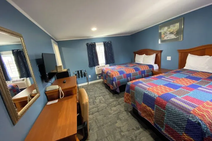 Room 4 of 8