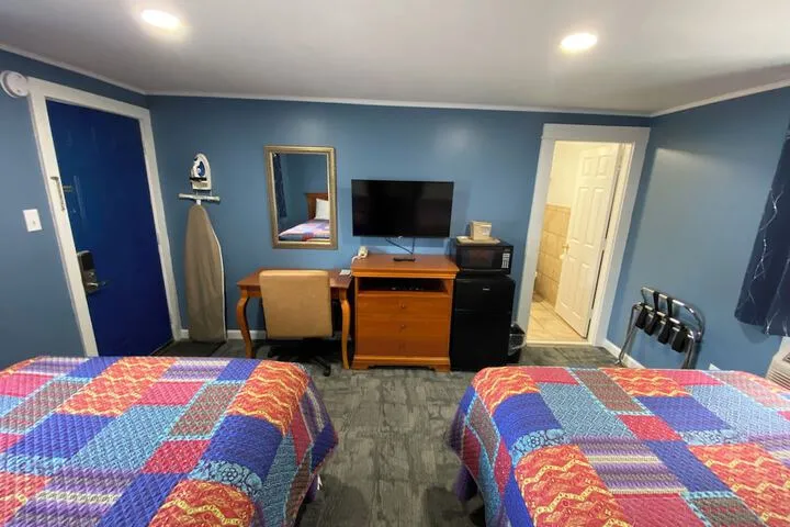 Room 5 of 8