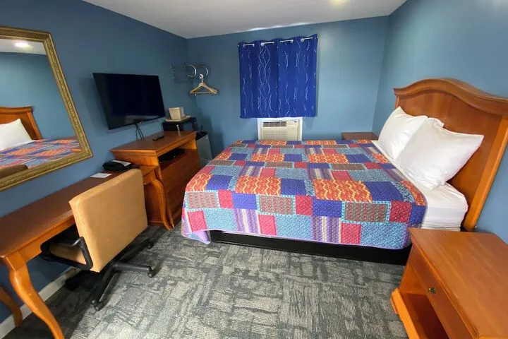 Room 3 of 8