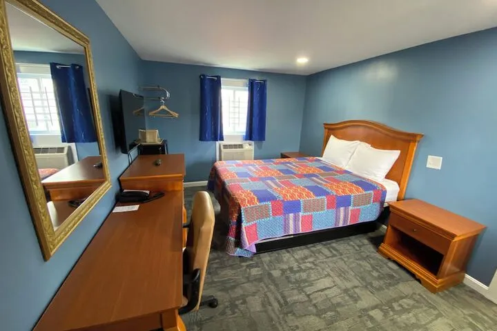 Room 2 of 8