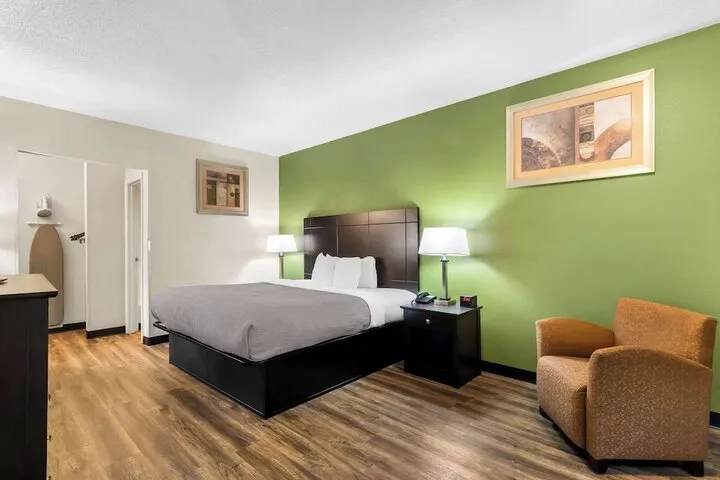 Room 4 of 36