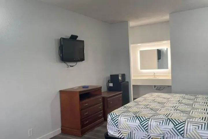 Room 3 of 26