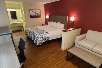Red Roof Inn & Suites Cornelius – Lake Norman