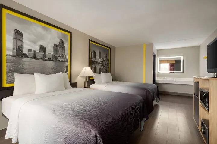 Room 5 of 40