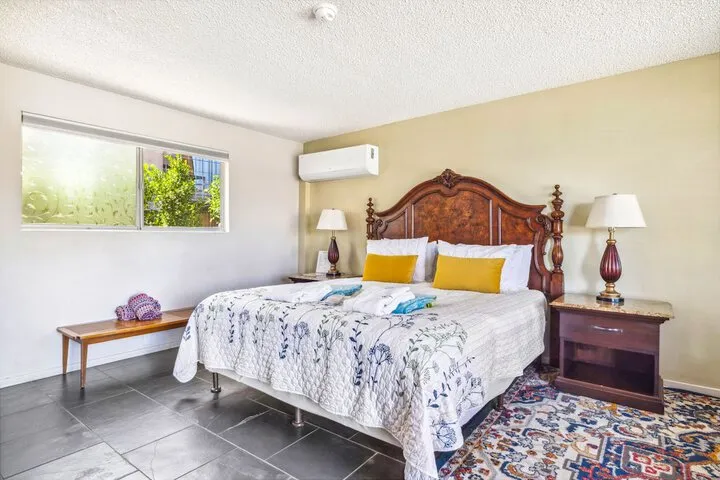Room 4 of 42