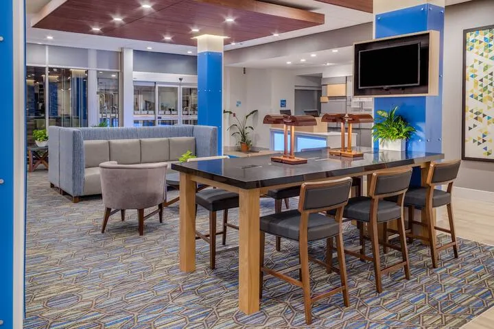 Lobby lounge