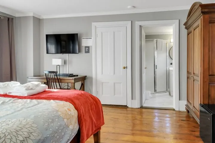 Room 2 of 38