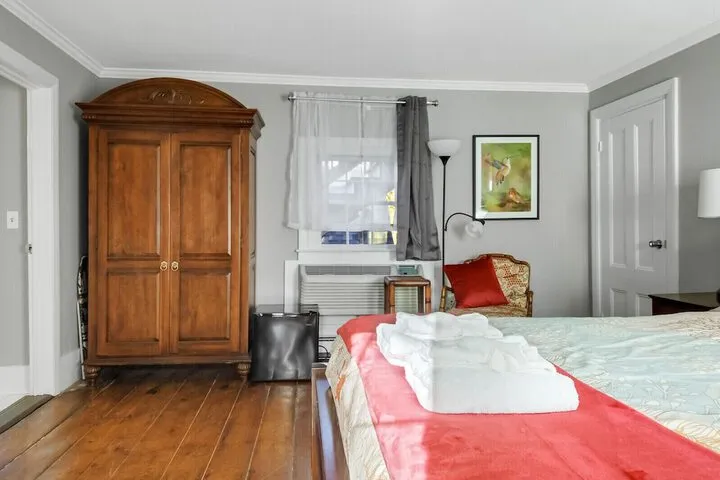 Room 4 of 38