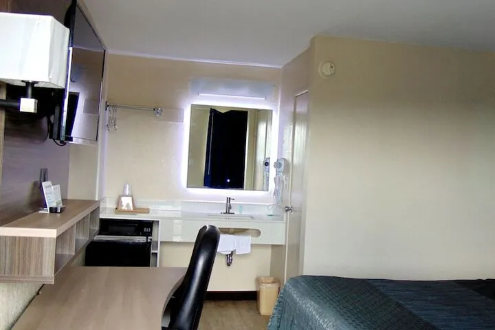 Room 5 of 46