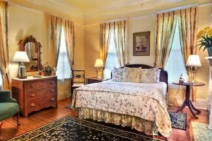 Room 3 of 48