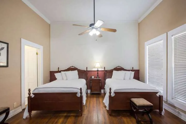 Room 4 of 48