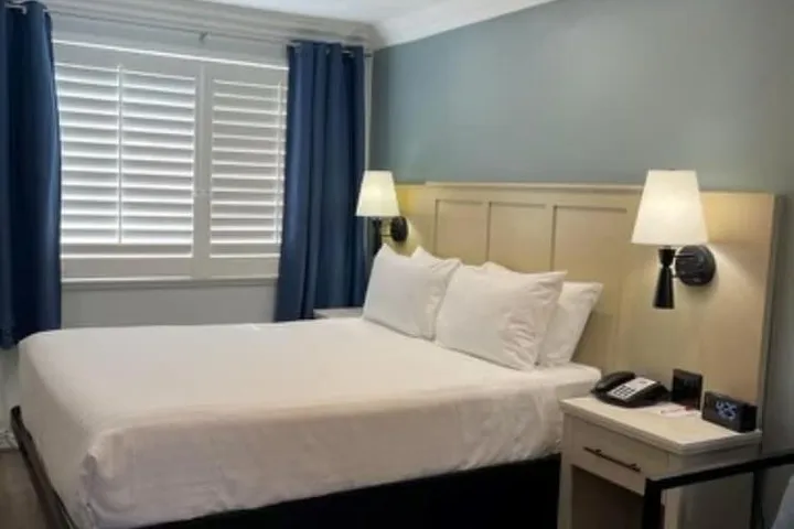 Room 4 of 36
