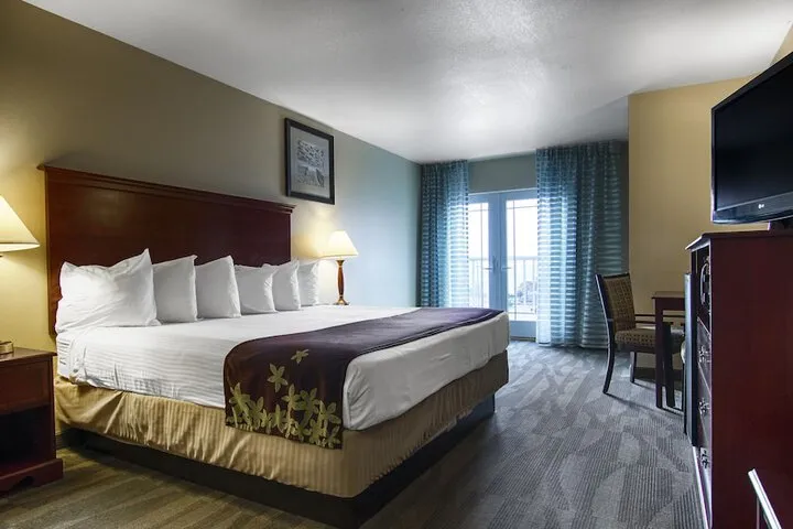 Room 4 of 30