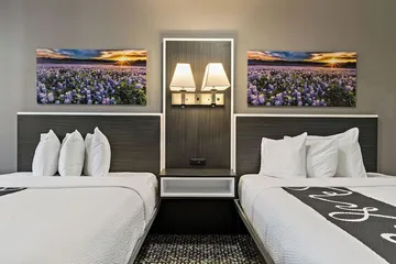 Paris Inn & Suites