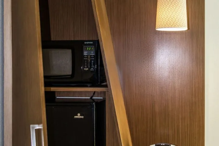 Room 4 of 36