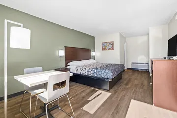 Bend Inn & Suites