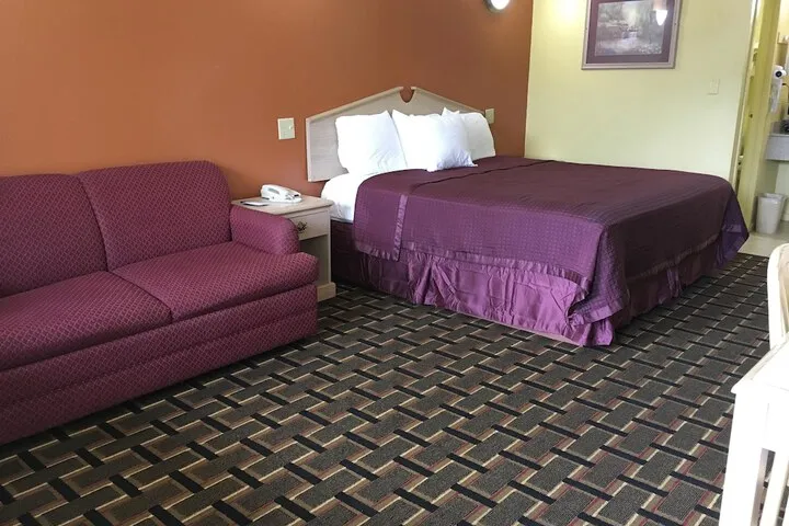 Room 5 of 10