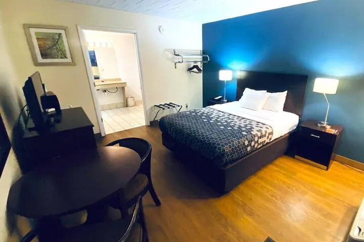 Room 4 of 36