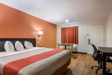 Motel 6 Winnie TX