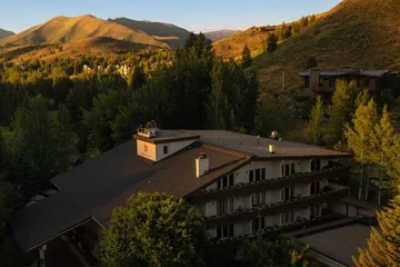 Knob Hill Inn