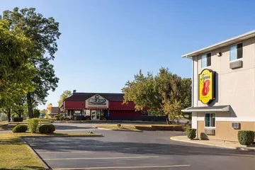 Super 8 by Wyndham Latham / Albany Airport