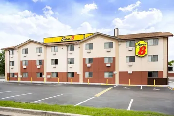 Super 8 by Wyndham Chester / Richmond Area