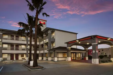 Red Roof Inn PLUS+ Galveston - Beachfront