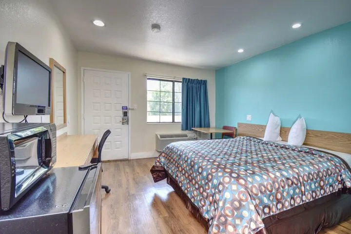 Room 3 of 25