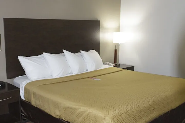 Room 4 of 27