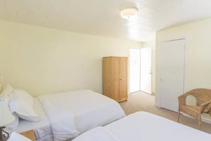 Room 3 of 33